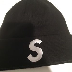 S logo supreme beanie